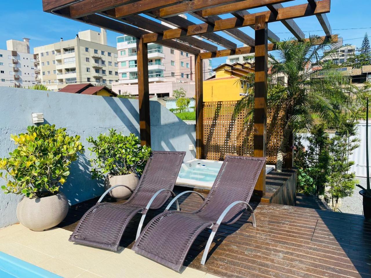 Residencial Com Piscina Possui Jacuzzi Aquecida Com Hidromassagem Villa Bombinhas Bagian luar foto