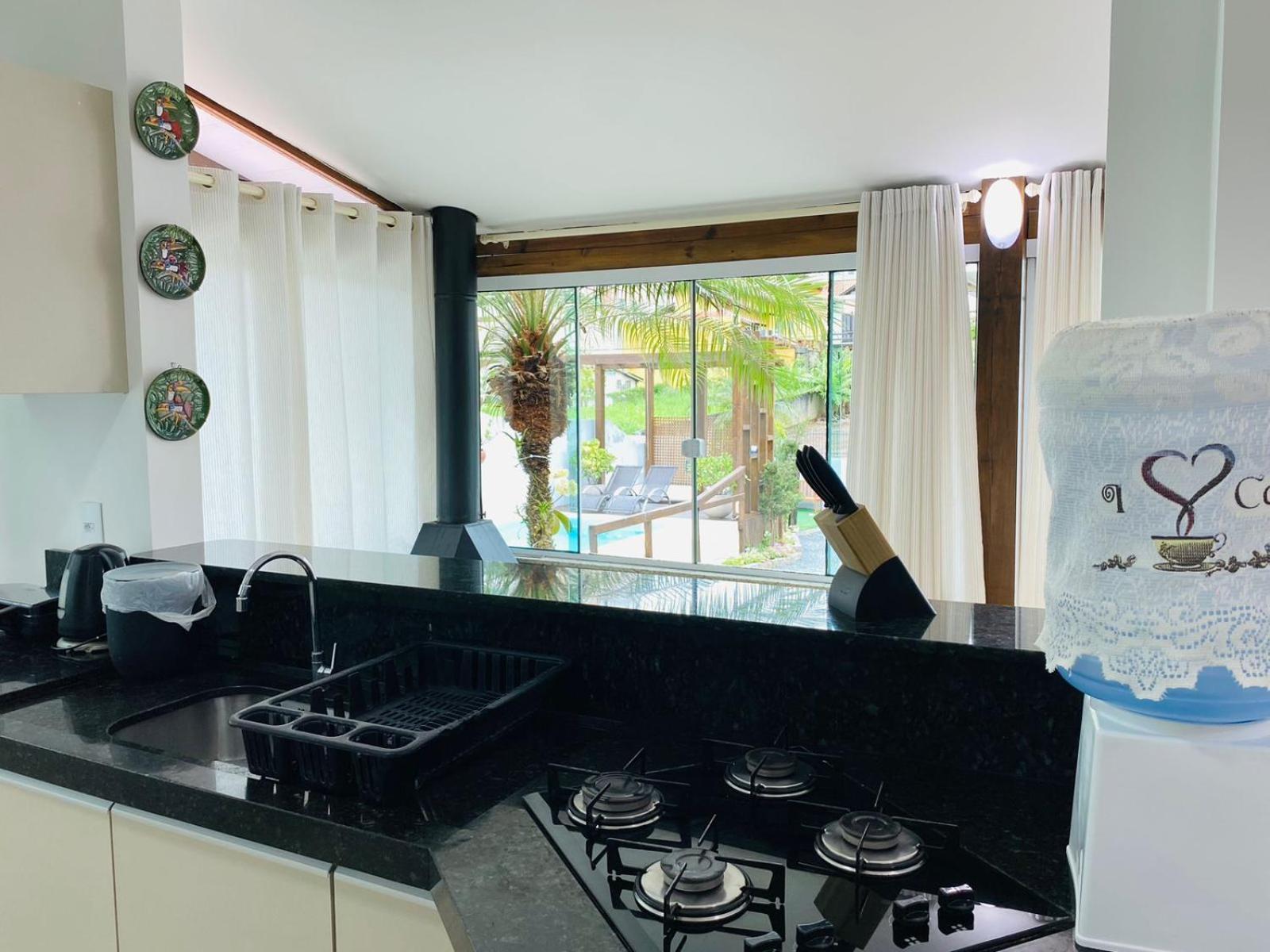 Residencial Com Piscina Possui Jacuzzi Aquecida Com Hidromassagem Villa Bombinhas Bagian luar foto