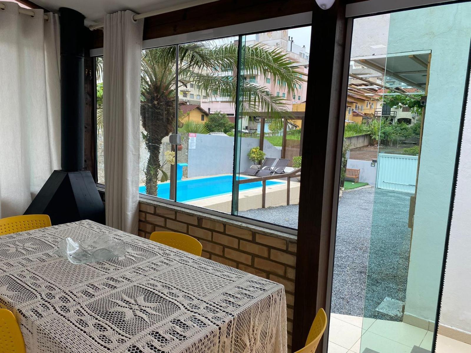 Residencial Com Piscina Possui Jacuzzi Aquecida Com Hidromassagem Villa Bombinhas Bagian luar foto