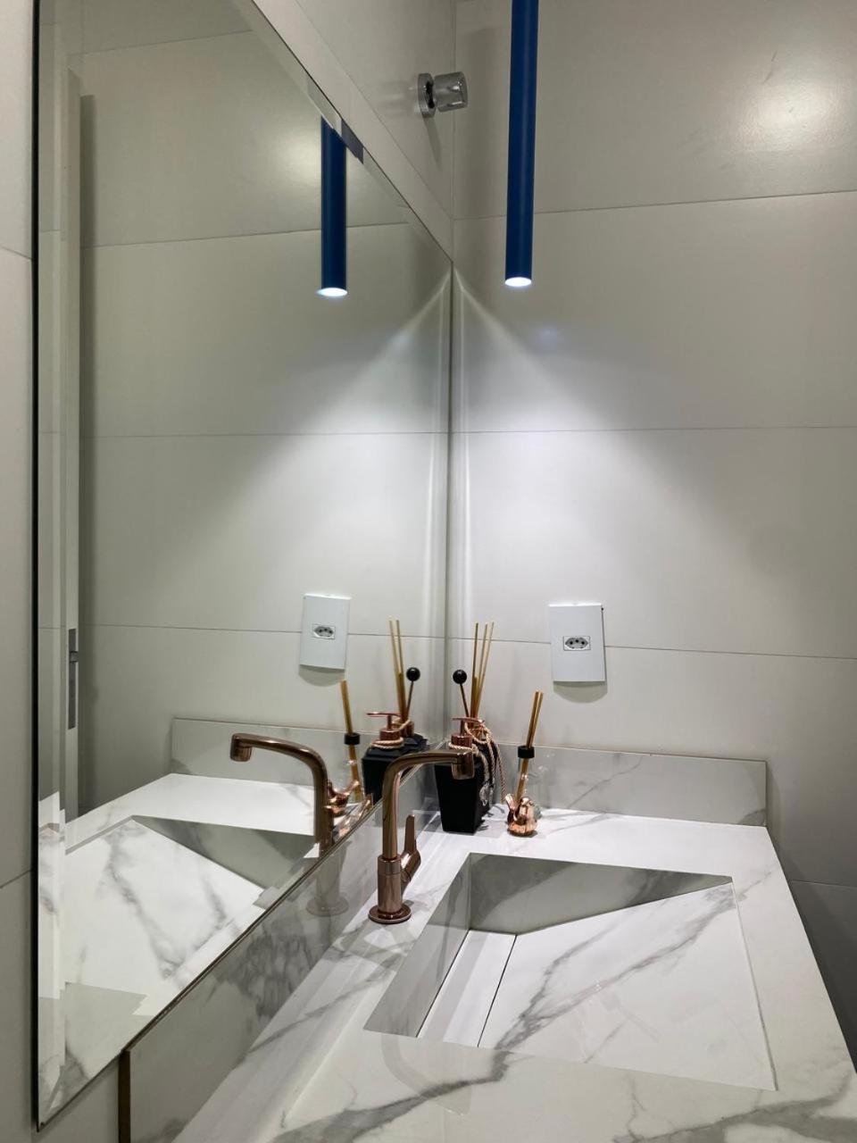 Residencial Com Piscina Possui Jacuzzi Aquecida Com Hidromassagem Villa Bombinhas Bagian luar foto
