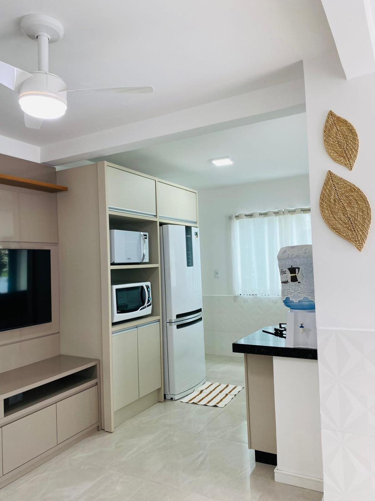 Residencial Com Piscina Possui Jacuzzi Aquecida Com Hidromassagem Villa Bombinhas Bagian luar foto
