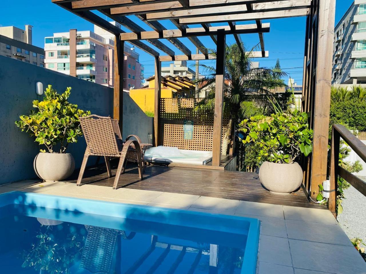 Residencial Com Piscina Possui Jacuzzi Aquecida Com Hidromassagem Villa Bombinhas Bagian luar foto