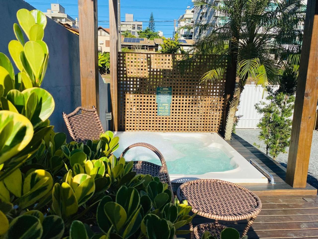 Residencial Com Piscina Possui Jacuzzi Aquecida Com Hidromassagem Villa Bombinhas Bagian luar foto